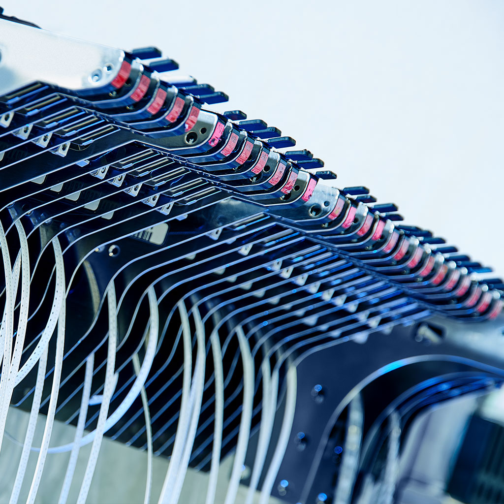 Cable feed system with multiple lines in a production machine